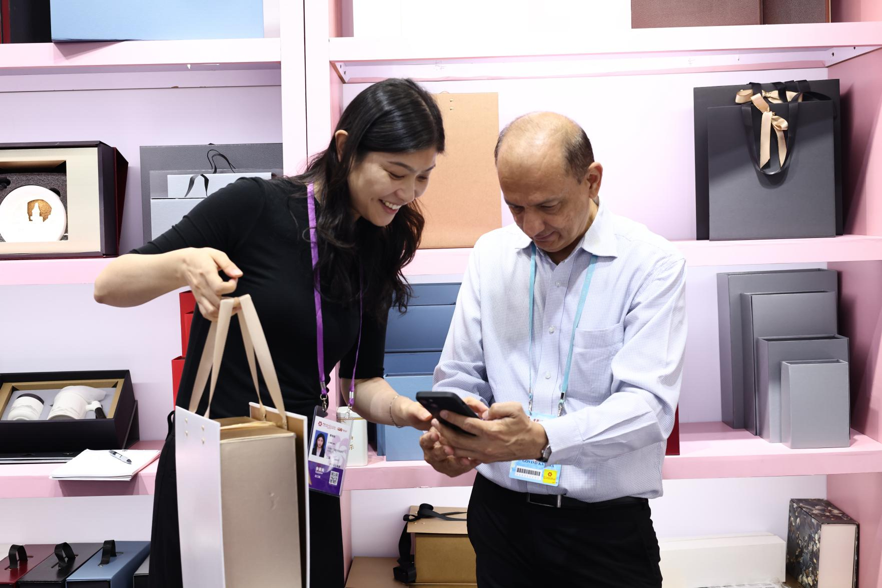 “禮”遇世界 “袋”動商機(jī).png